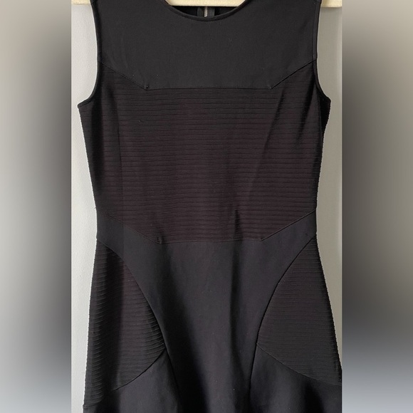 Robbi & Nikki, M, textured sleeveless skater dress - Picture 4 of 6